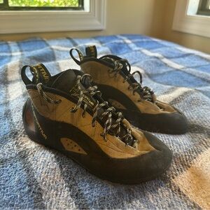 La sportiva TC pro climbing shoe size 40.5 US 8.0